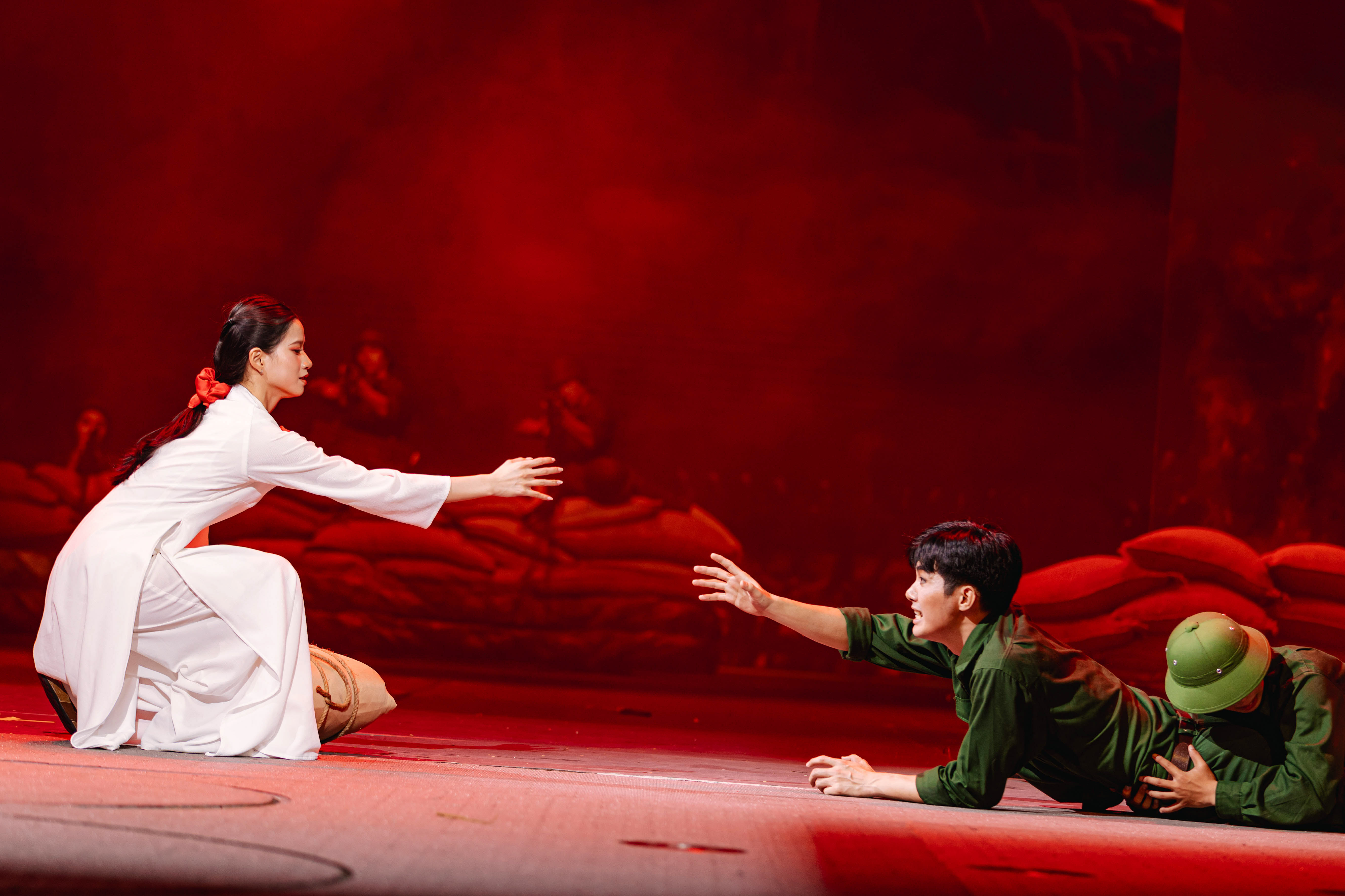 Đất nước Thiên hùng ca