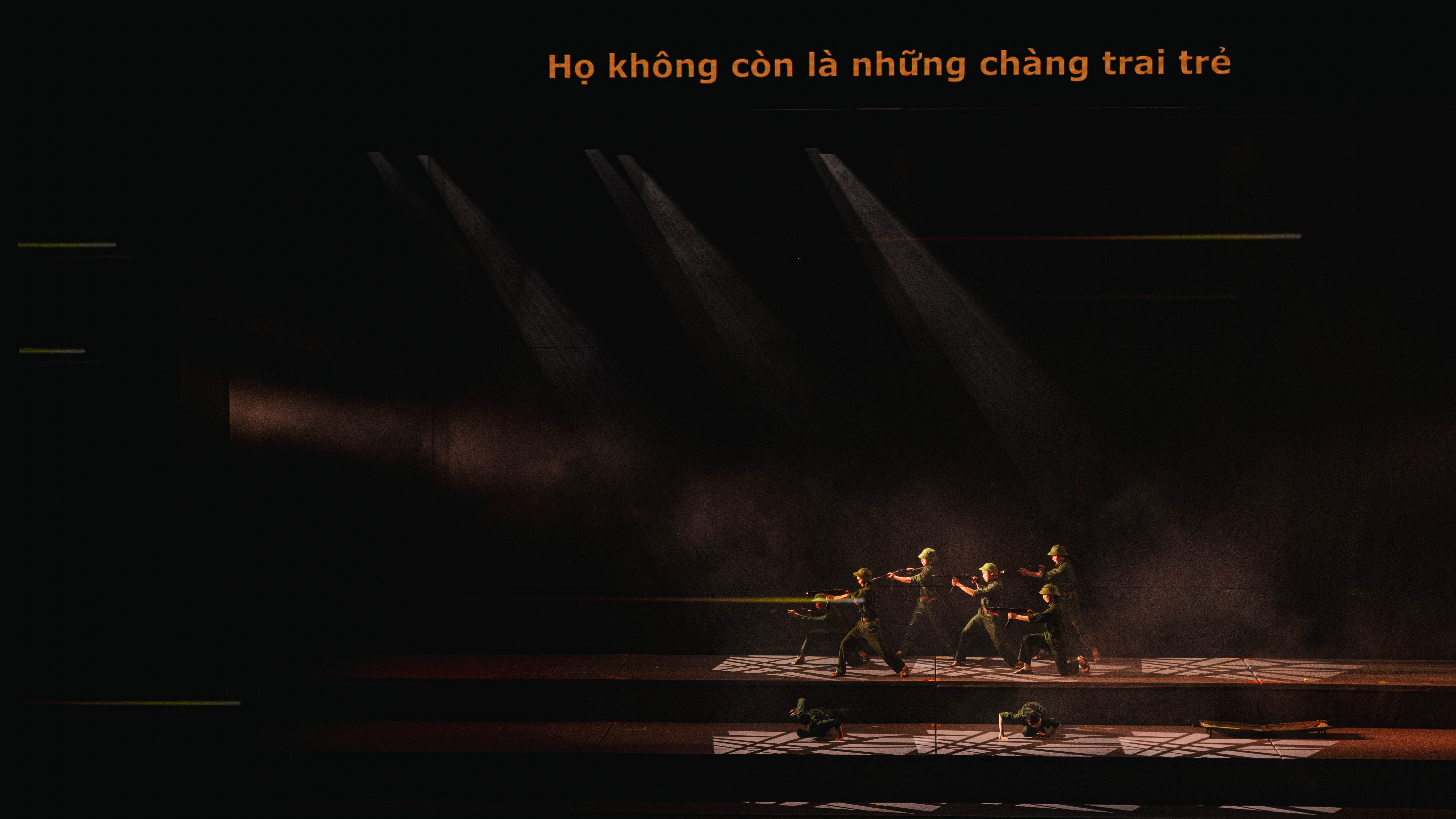 Đất nước Thiên hùng ca
