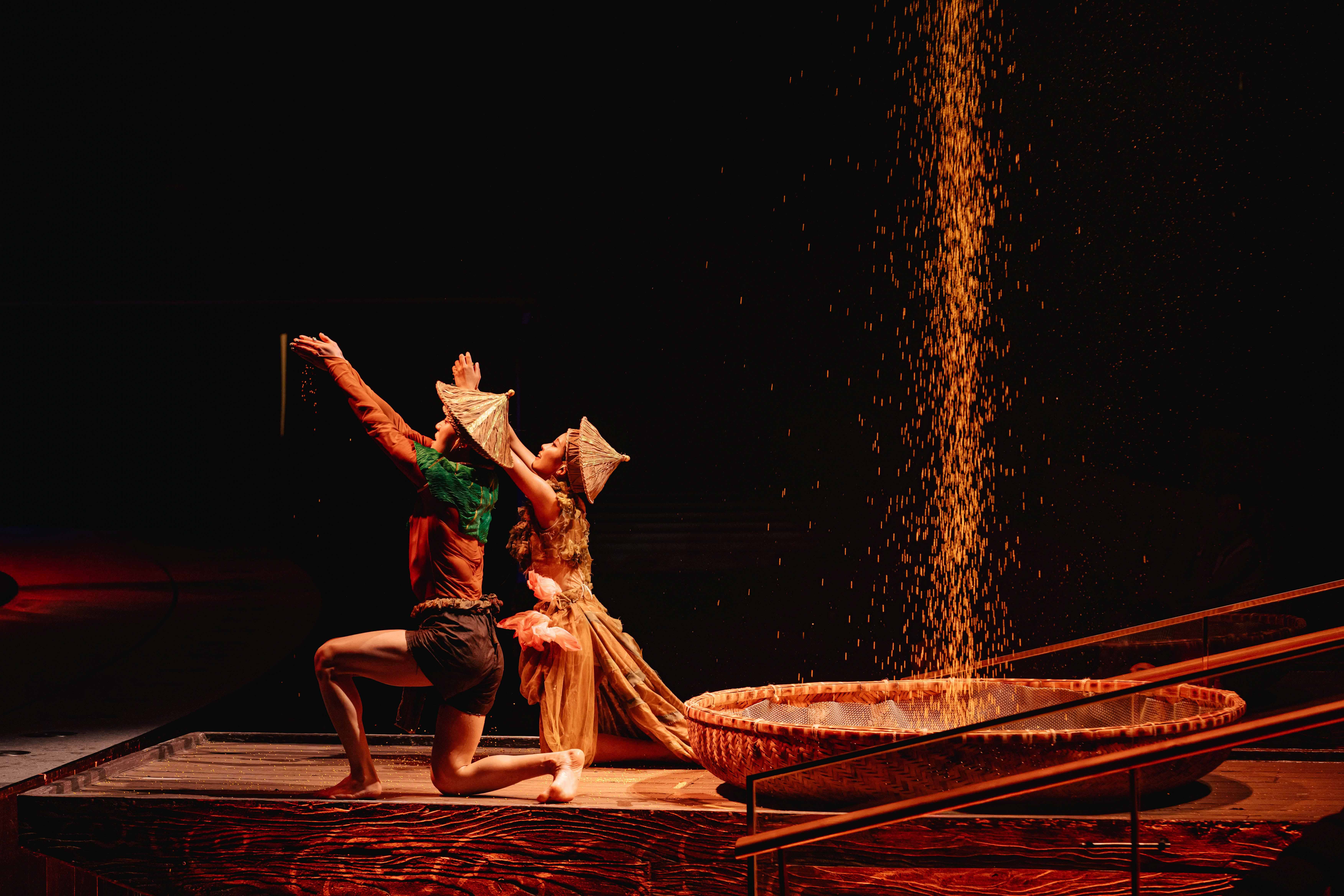 Đất nước Thiên hùng ca