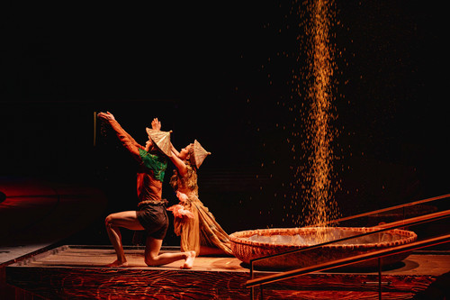 Đất nước Thiên hùng ca
