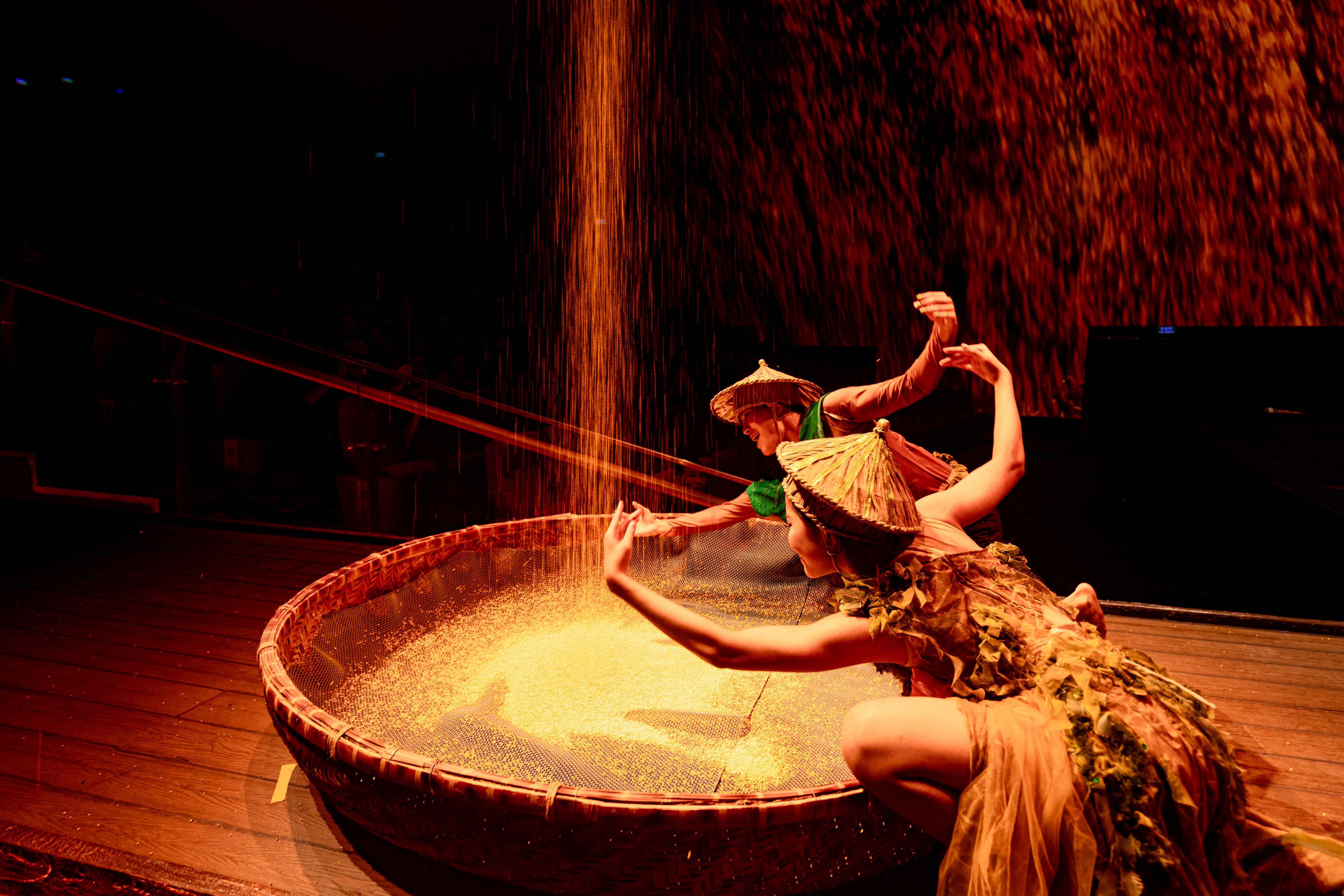 Đất nước Thiên hùng ca