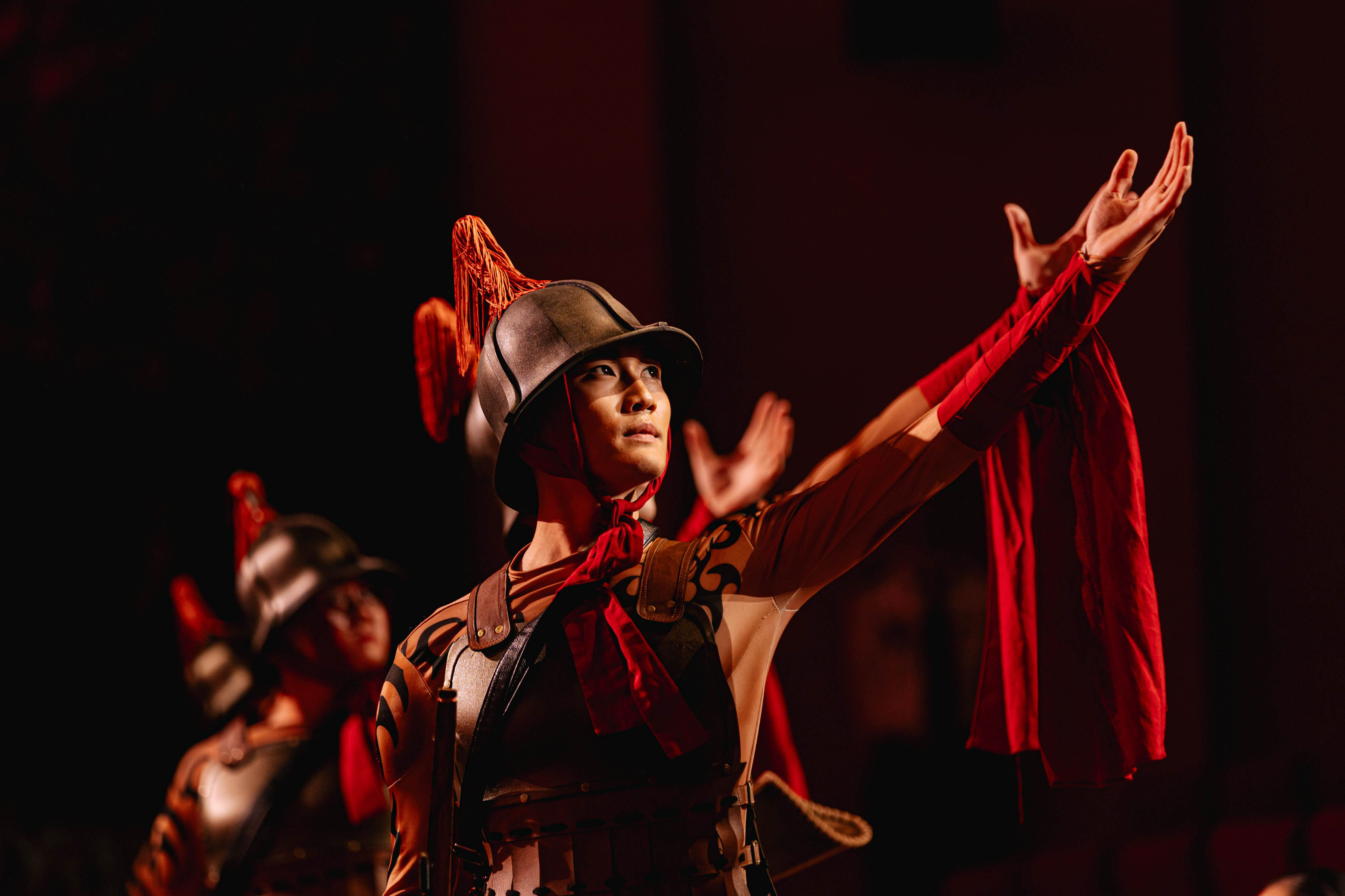 Đất nước Thiên hùng ca