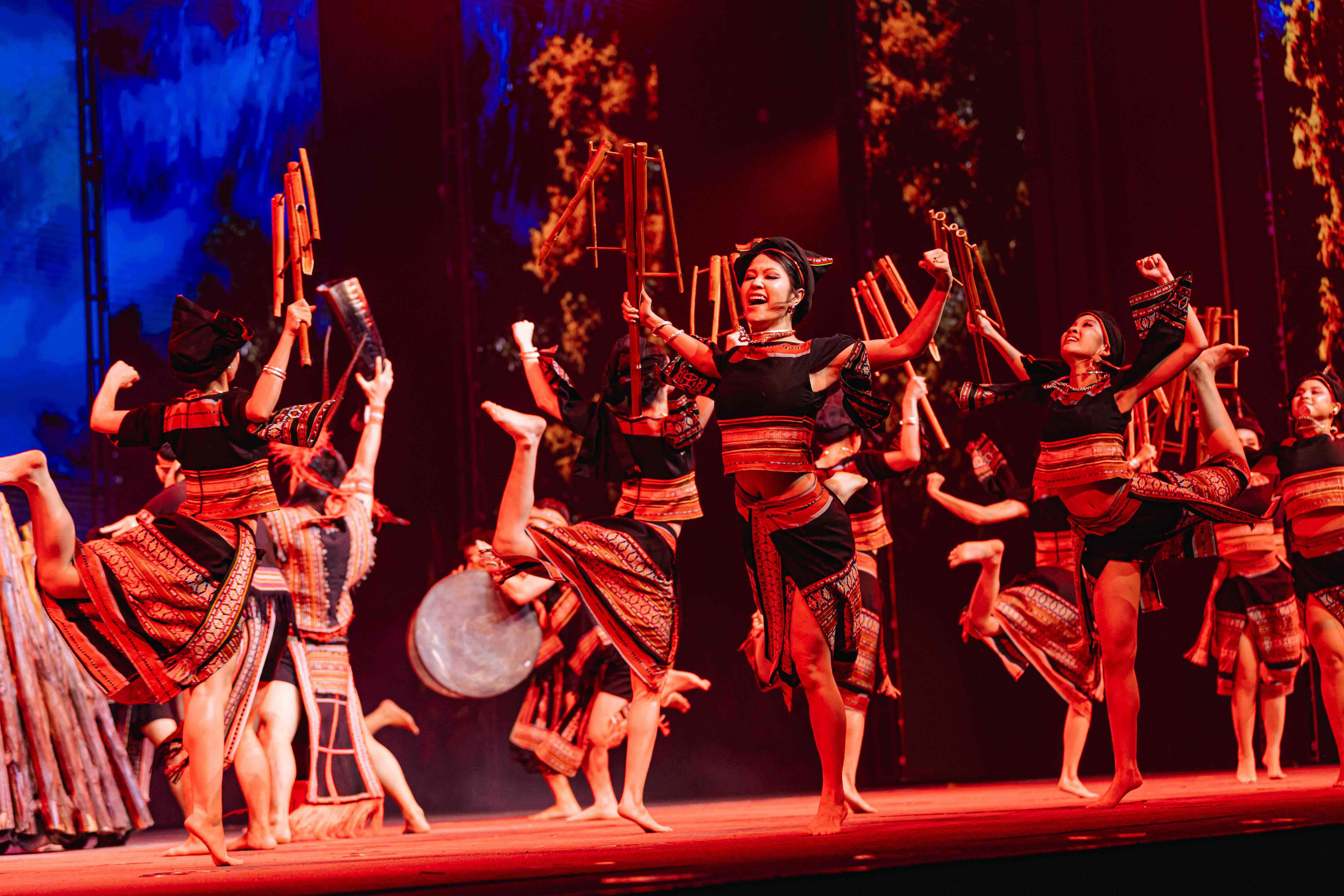 Đất nước Thiên hùng ca