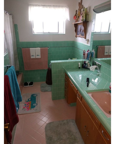 weird interesting bathroom design 5e8b415ed0eea 700 bordered.jpg