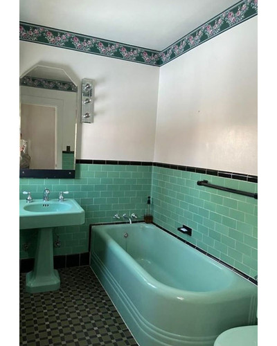 weird interesting bathroom design 470 5e8c761828bf3 700 bordered.jpg