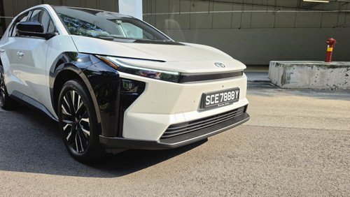 Toyota BZ4X Front View Closeup.jpg