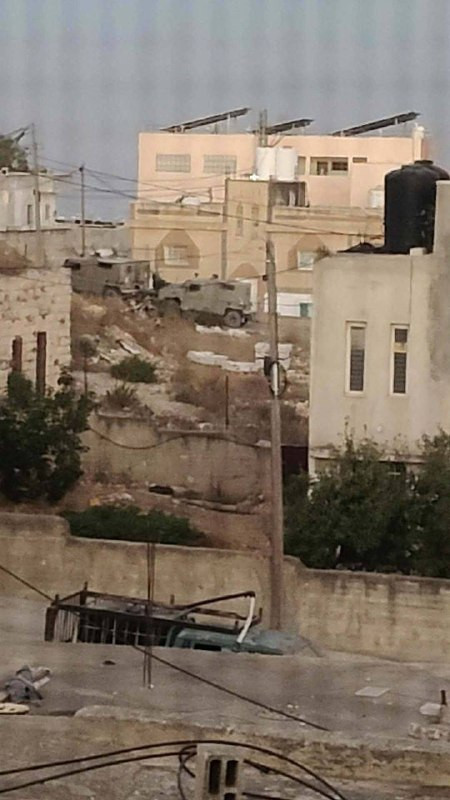 صورة| قوات الاحتلال تواصل اقتحام قرية دير أبو مشعل غرب رام الله منذ ساعات....