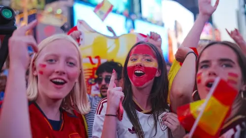 new york turns red and yellow 3224246 photogallery 20260720104907 12.webp