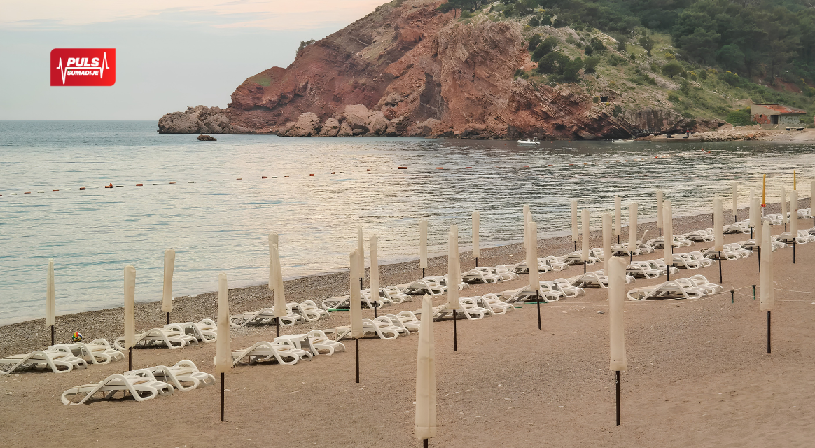 Ležaljke i suncobrani besplatni u Crnoj Gori posle 17 sati, ali ne za sve: Odluka koja je šokirala turiste