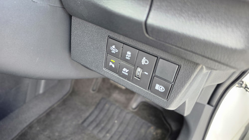 Toyota Vios 2026 Front Driver Side Control Buttons.jpg