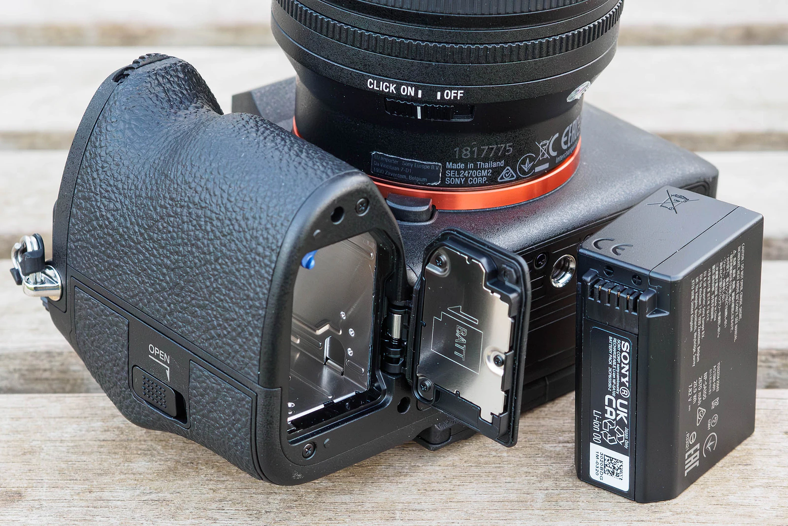 Sony Alpha A7R VI NP-SA100 battery.