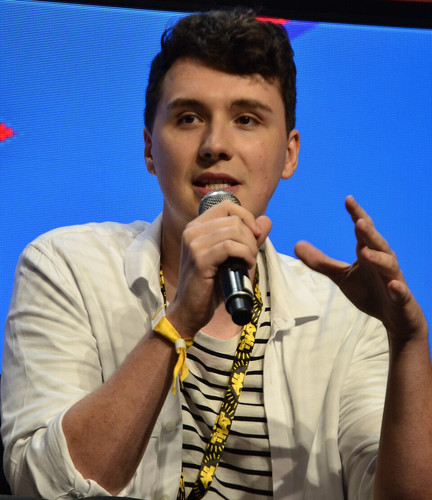 na Daniel Howell Vidcon 2019 DSC0341 (cropped).jpg