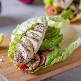 Wrap de Alface com Frango e Abacate