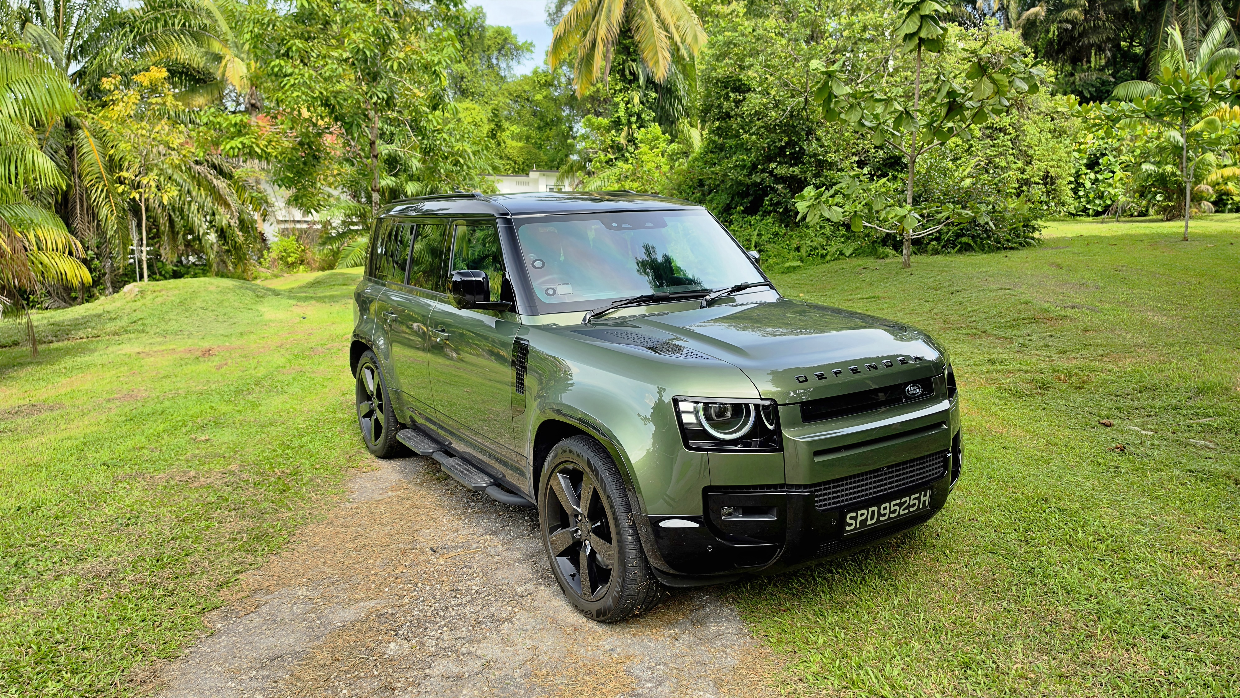 Land Rover Defender 110 2026 front three-quarter