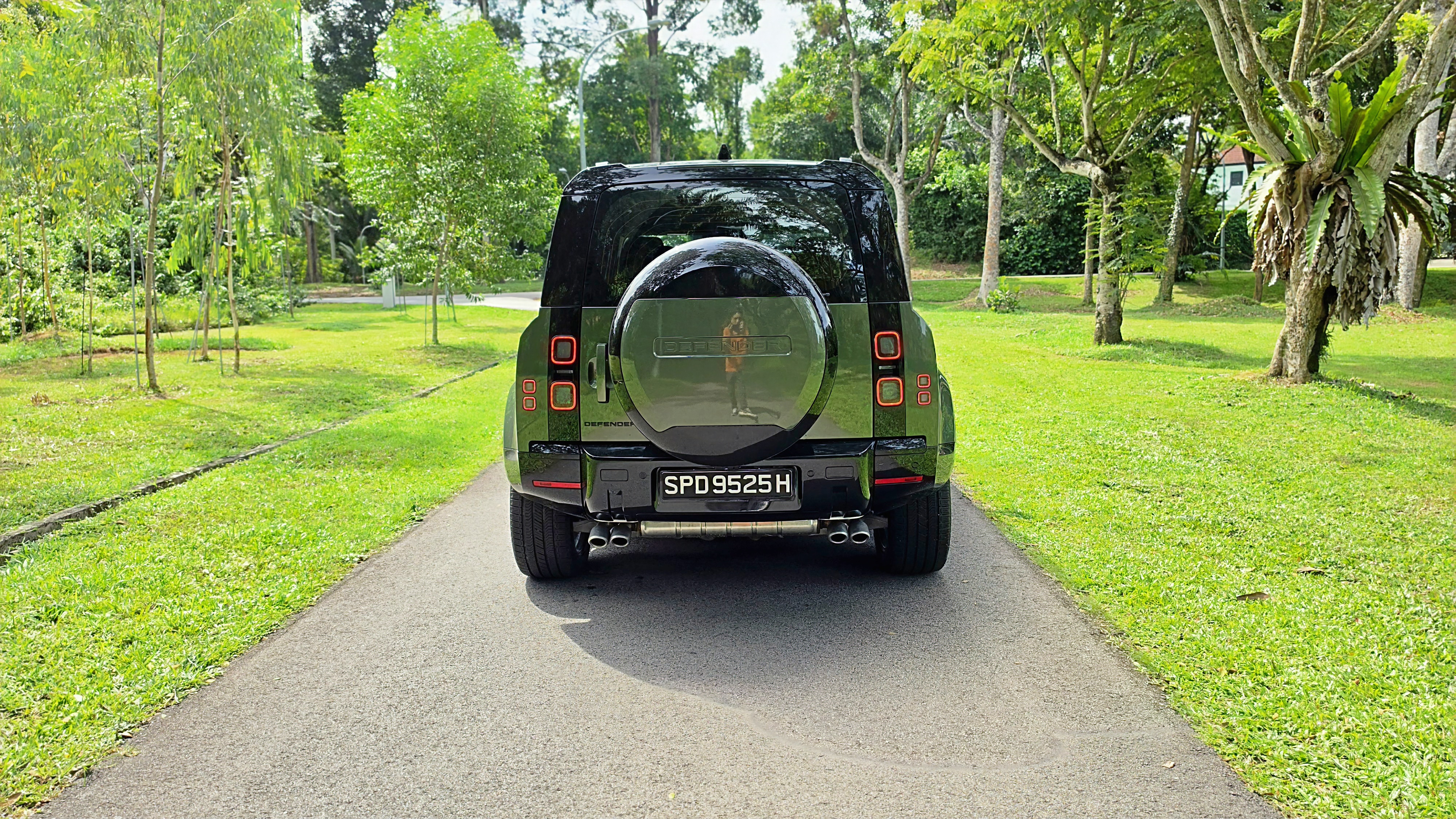 Defender 110 rear with square tail lights