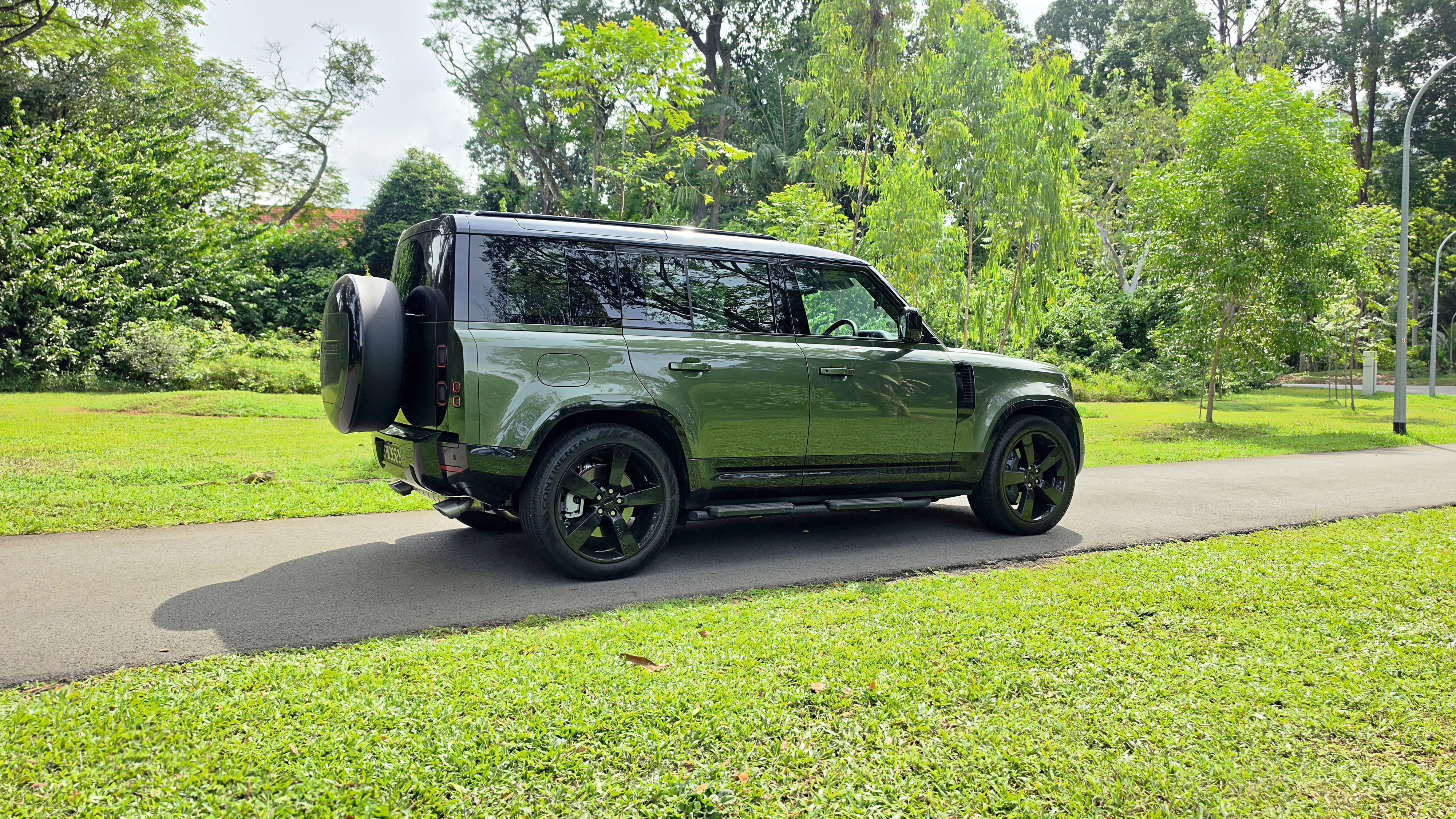 Defender 110 side profile with gills