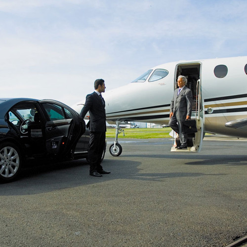 Why Do Airport Transfers Beat Long term Airport Parking Costs?.jpg