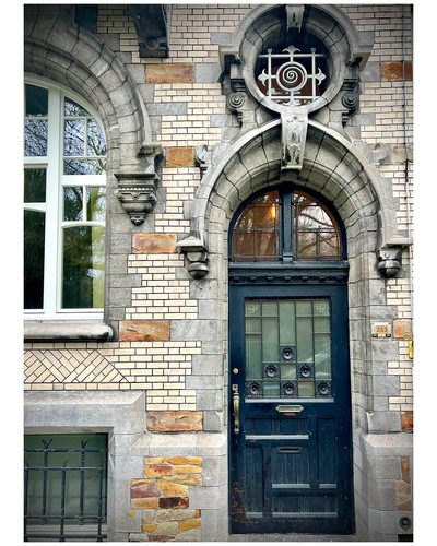 beautiful doors in ghent belgium v0 53eyhdumd77e1 bordered.jpg