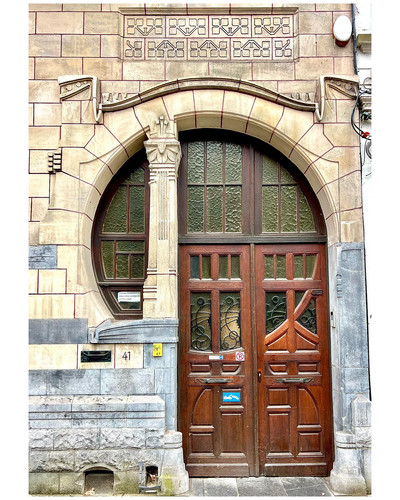 beautiful doors in ghent belgium v0 gez7hcumd77e1 bordered.jpg