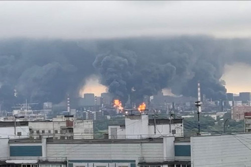 Ukraine Escalates Strikes on Moscow Refineries Amid Peace Push
