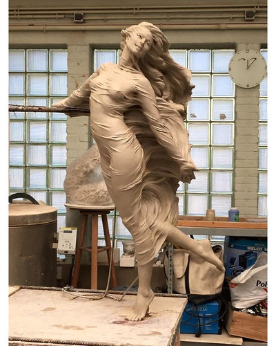 realistic female sculptures luo li rong 59c8a965591ce 700 bordered.jpg