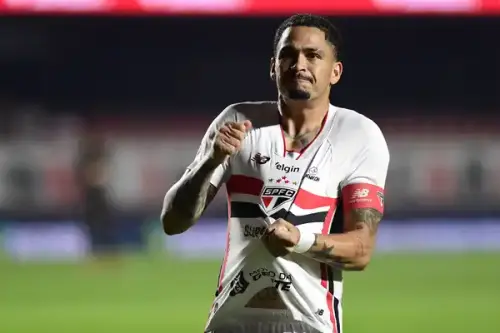 Luciano iguala recorde de Careca e São Paulo encerra jejum com vitória crucial sobre Bragantino