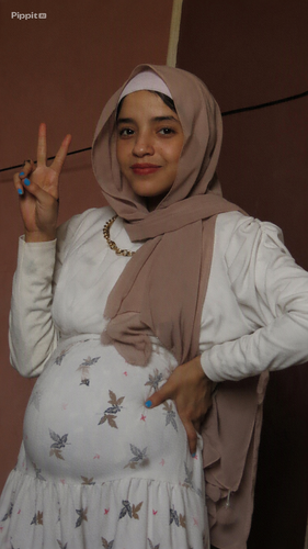pregnant portrait 2.png