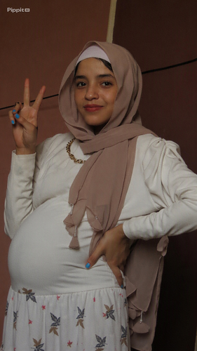 pregnant portrait 4.png