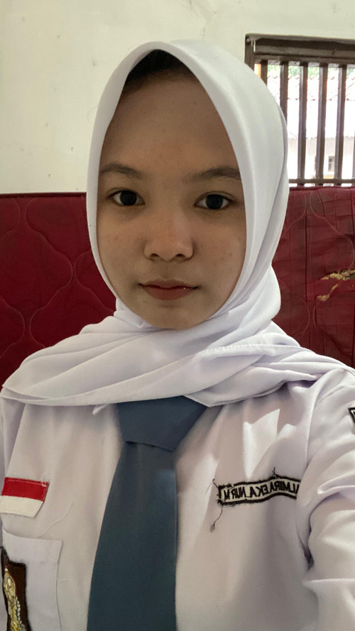 Almira Eka Nur Maulida XI.E.jpg