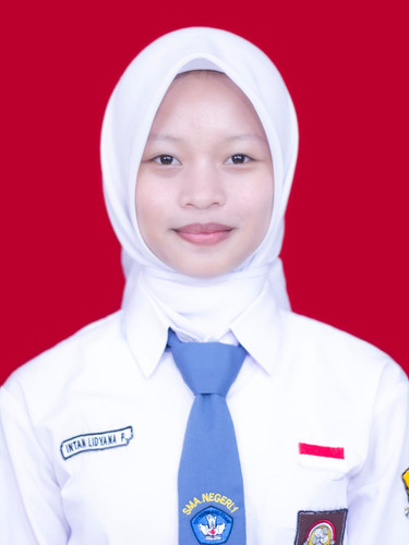INTAN LIDYANA PUTRI XI.D.jpg