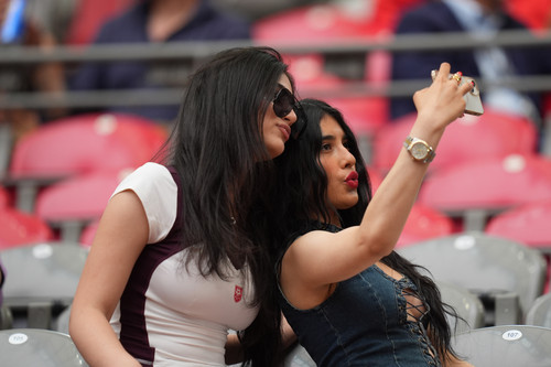 VANCOUVER, CANADA - JUNE 18: Fans gather prior the 2026 FIFA World Cup First Stage Group B match bet.jpg