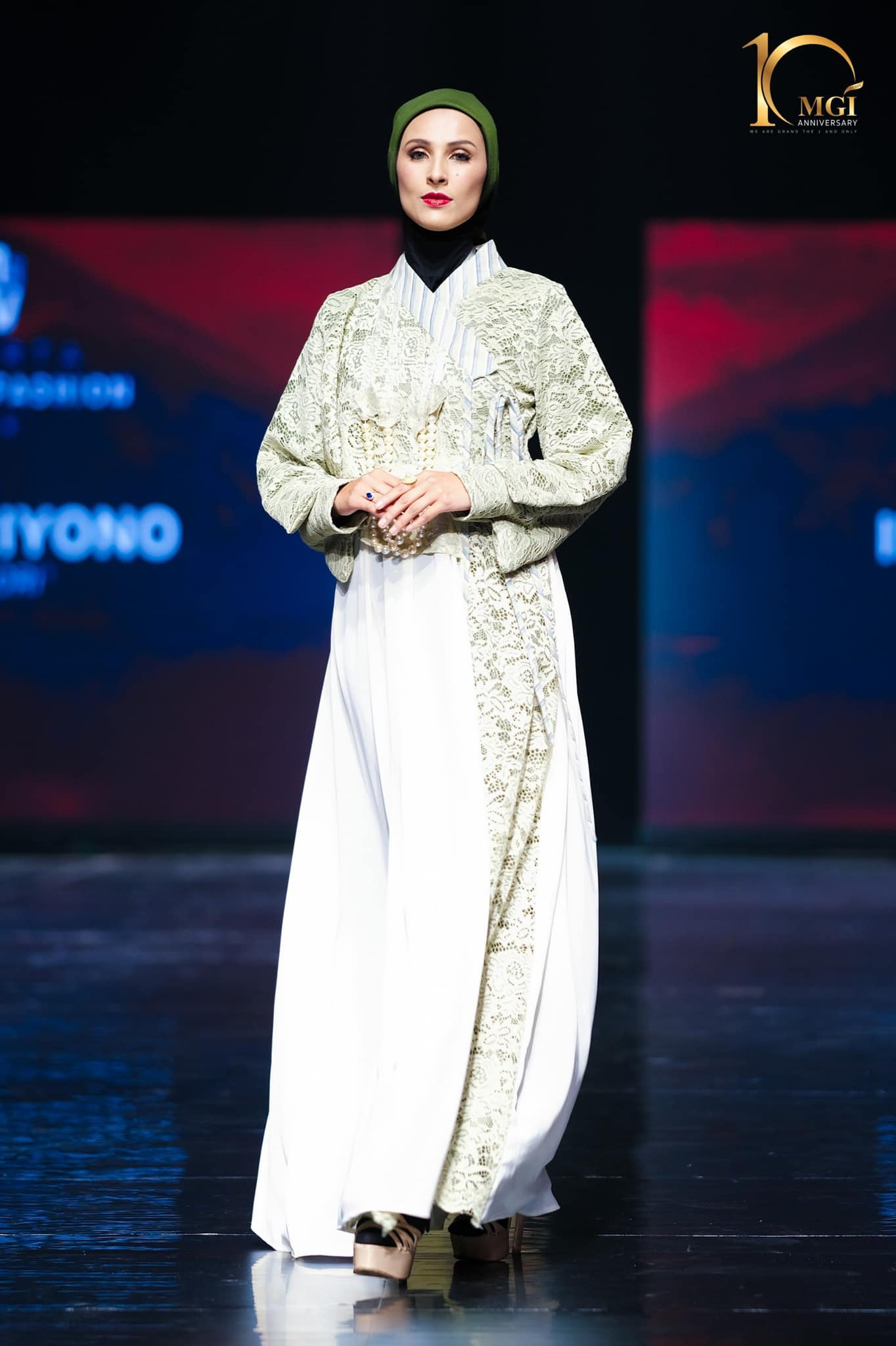 candidatas a miss grand international 2022 durante muslim fashion week. - Página 4 DH6BCg