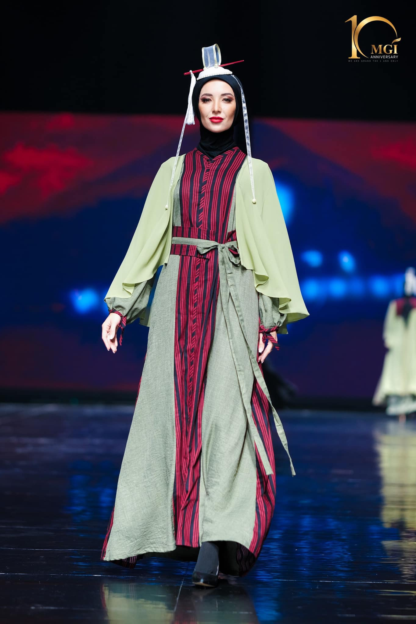 candidatas a miss grand international 2022 durante muslim fashion week. - Página 4 DH6eFj