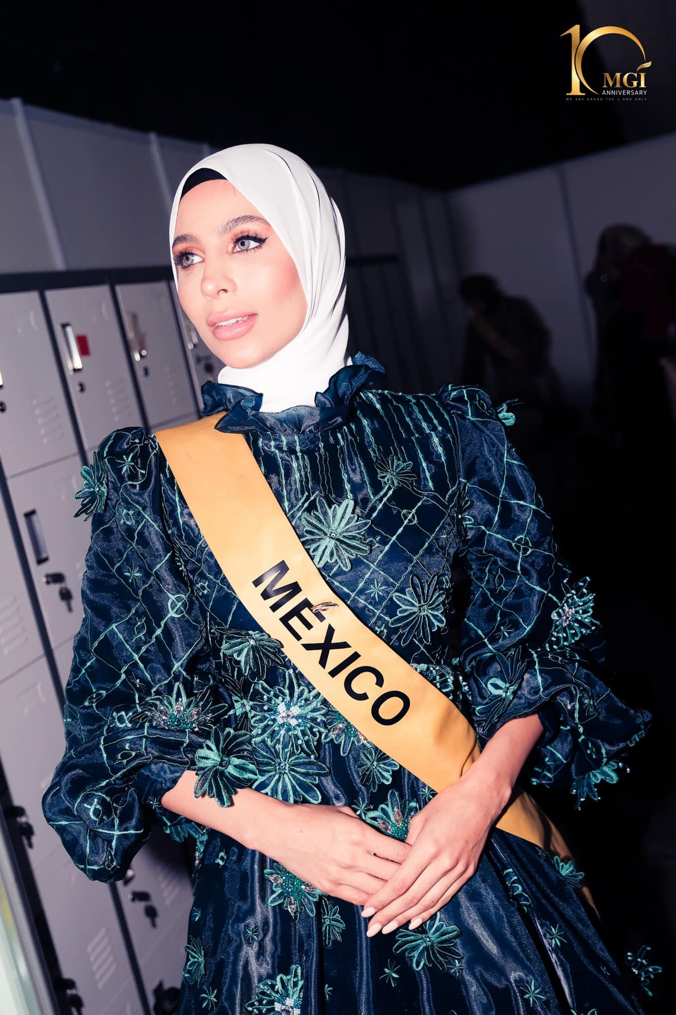 candidatas a miss grand international 2022 durante muslim fashion week. - Página 2 DH8eF2