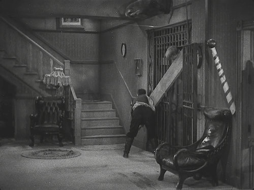 Love.Nest.on.Wheels.1937.1080p.DTS HAGBARD.mkv 20190914 121548.660.png