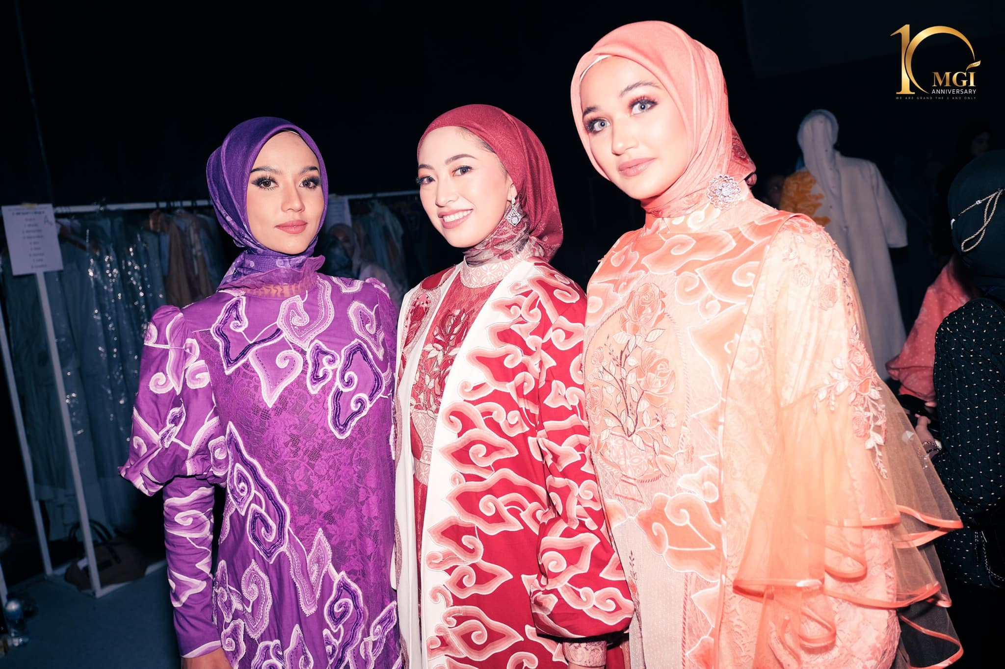 candidatas a miss grand international 2022 durante muslim fashion week. DHOdx4