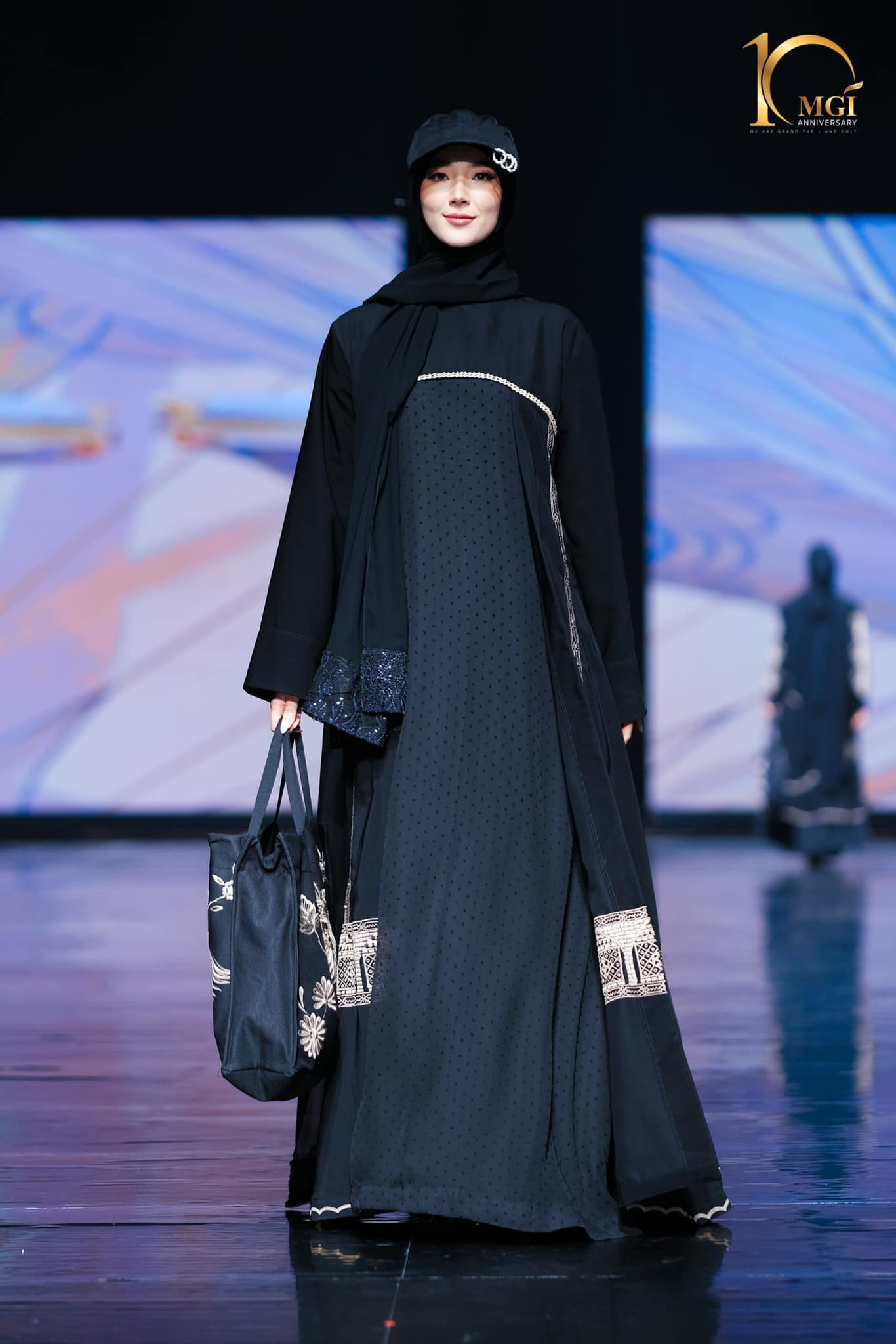 candidatas a miss grand international 2022 durante muslim fashion week. - Página 5 DHPYOB