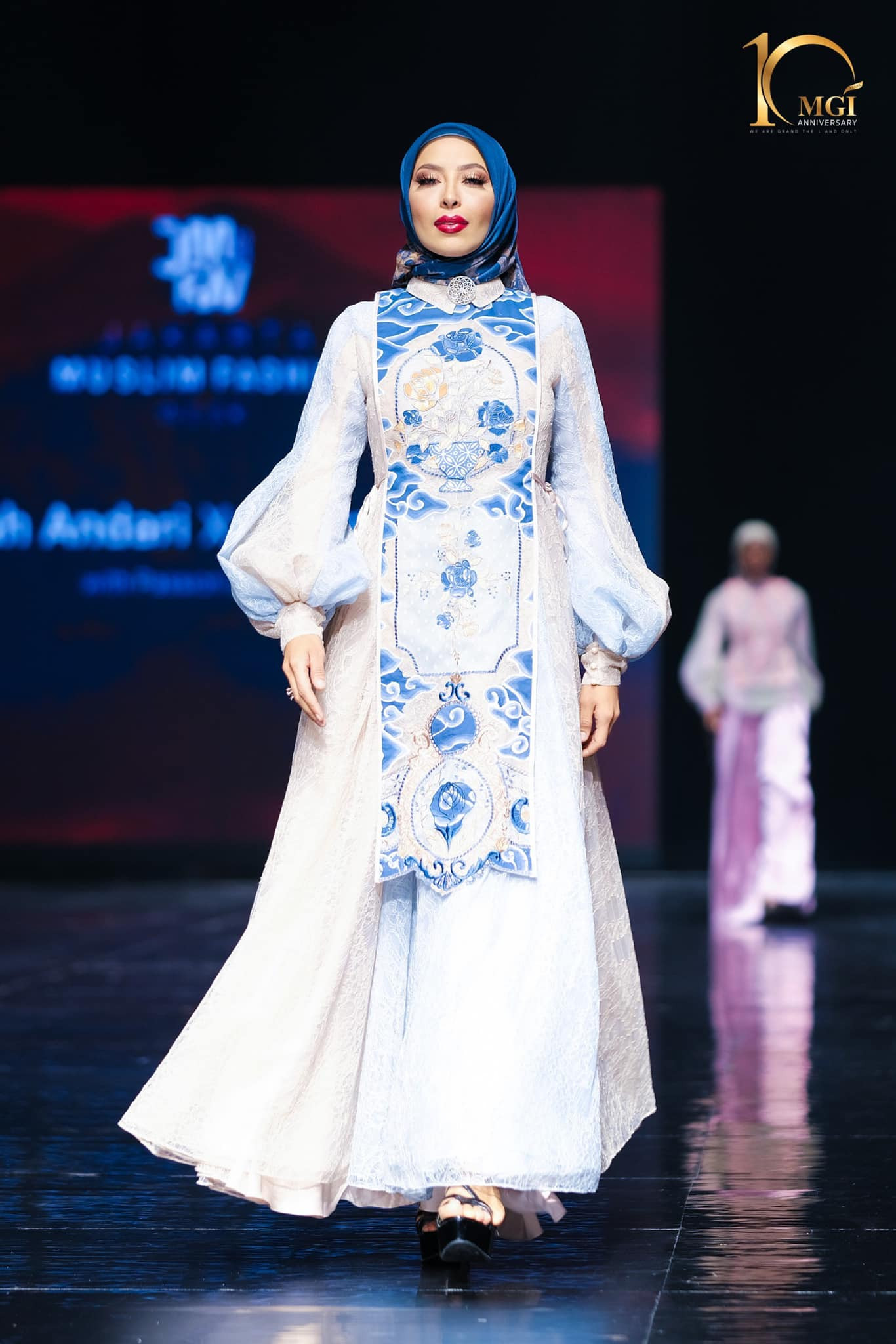candidatas a miss grand international 2022 durante muslim fashion week. - Página 7 DHQ44e