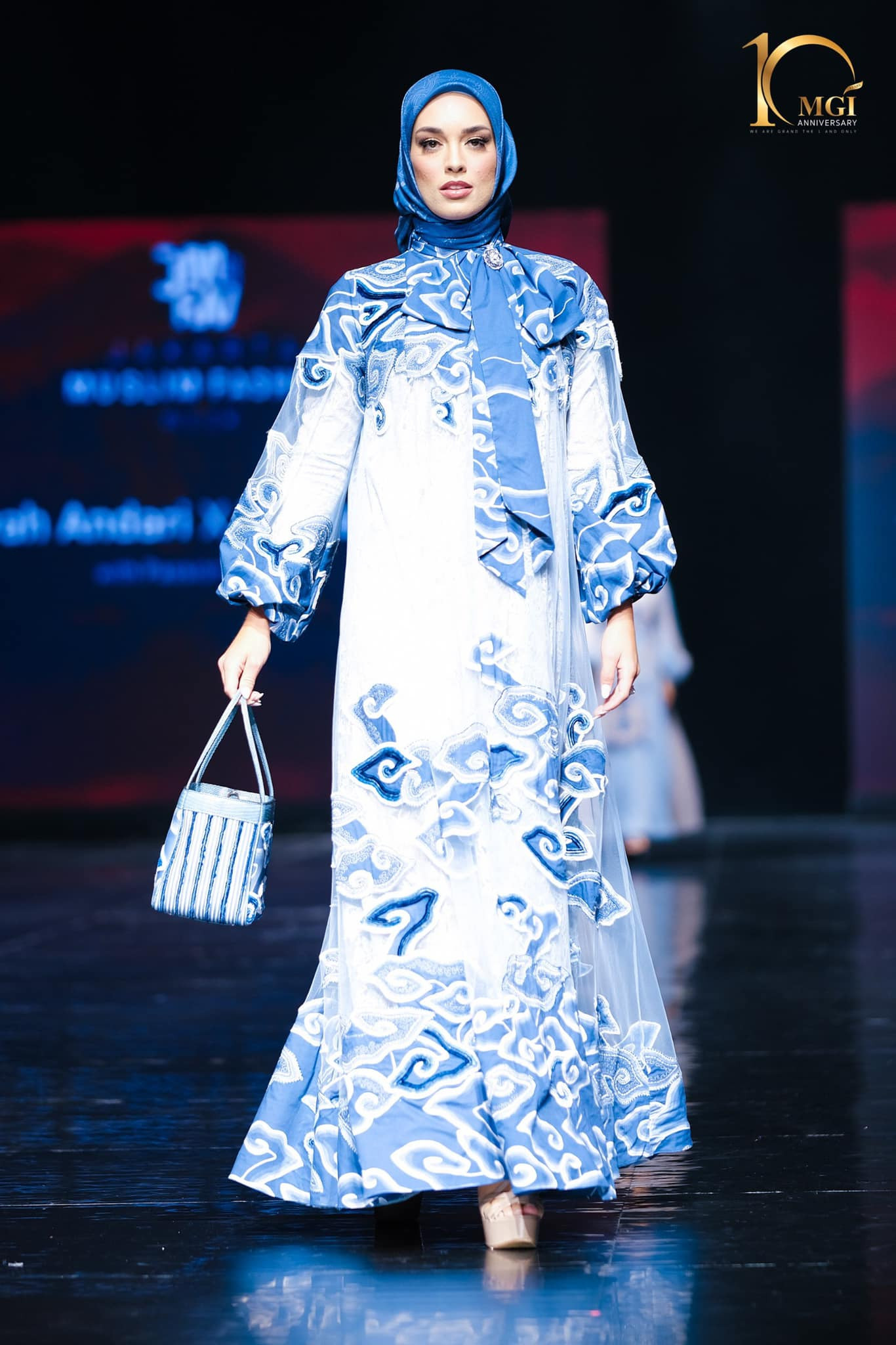 candidatas a miss grand international 2022 durante muslim fashion week. - Página 7 DHQep4