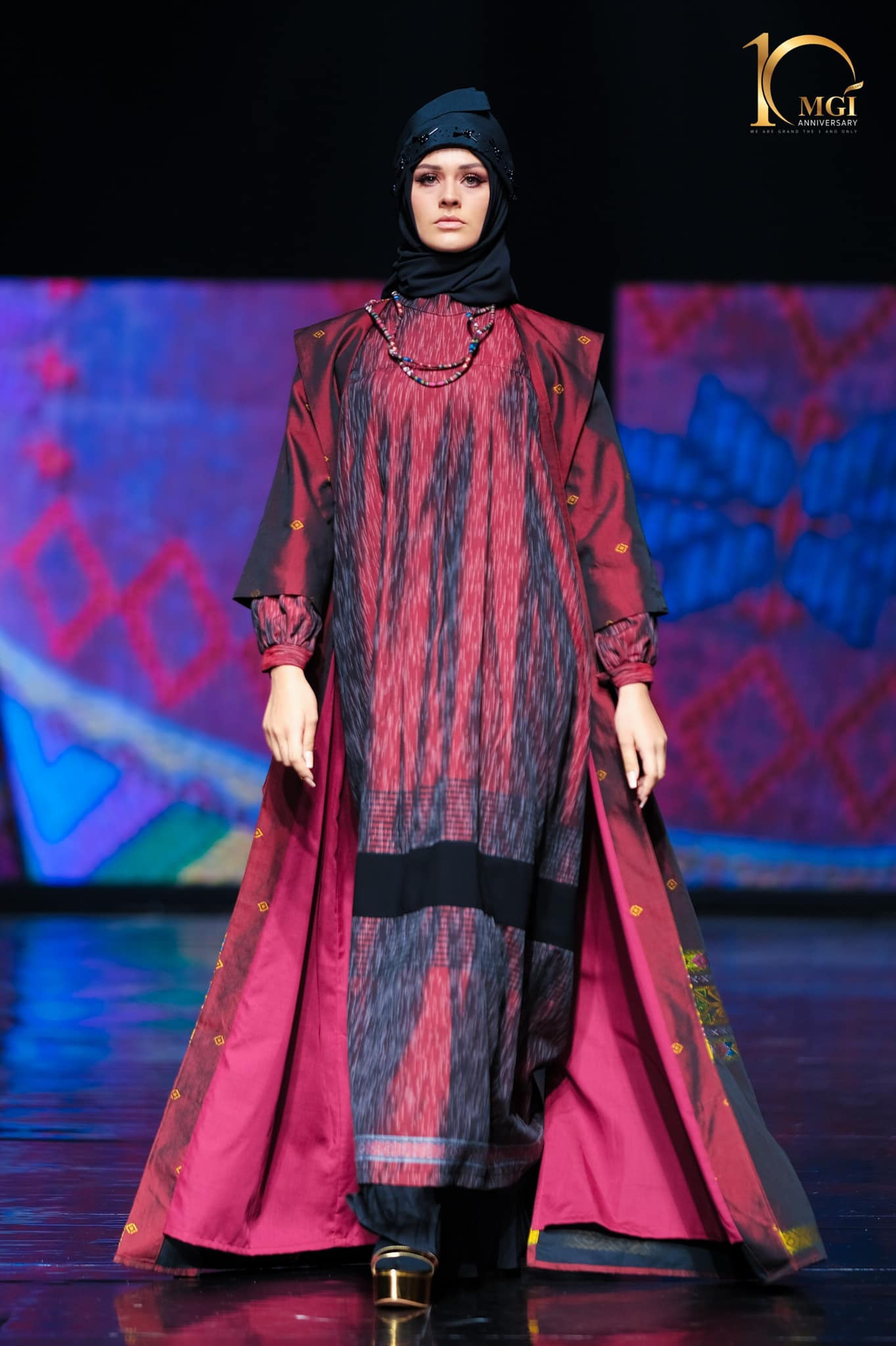 candidatas a miss grand international 2022 durante muslim fashion week. - Página 7 DHZLKX