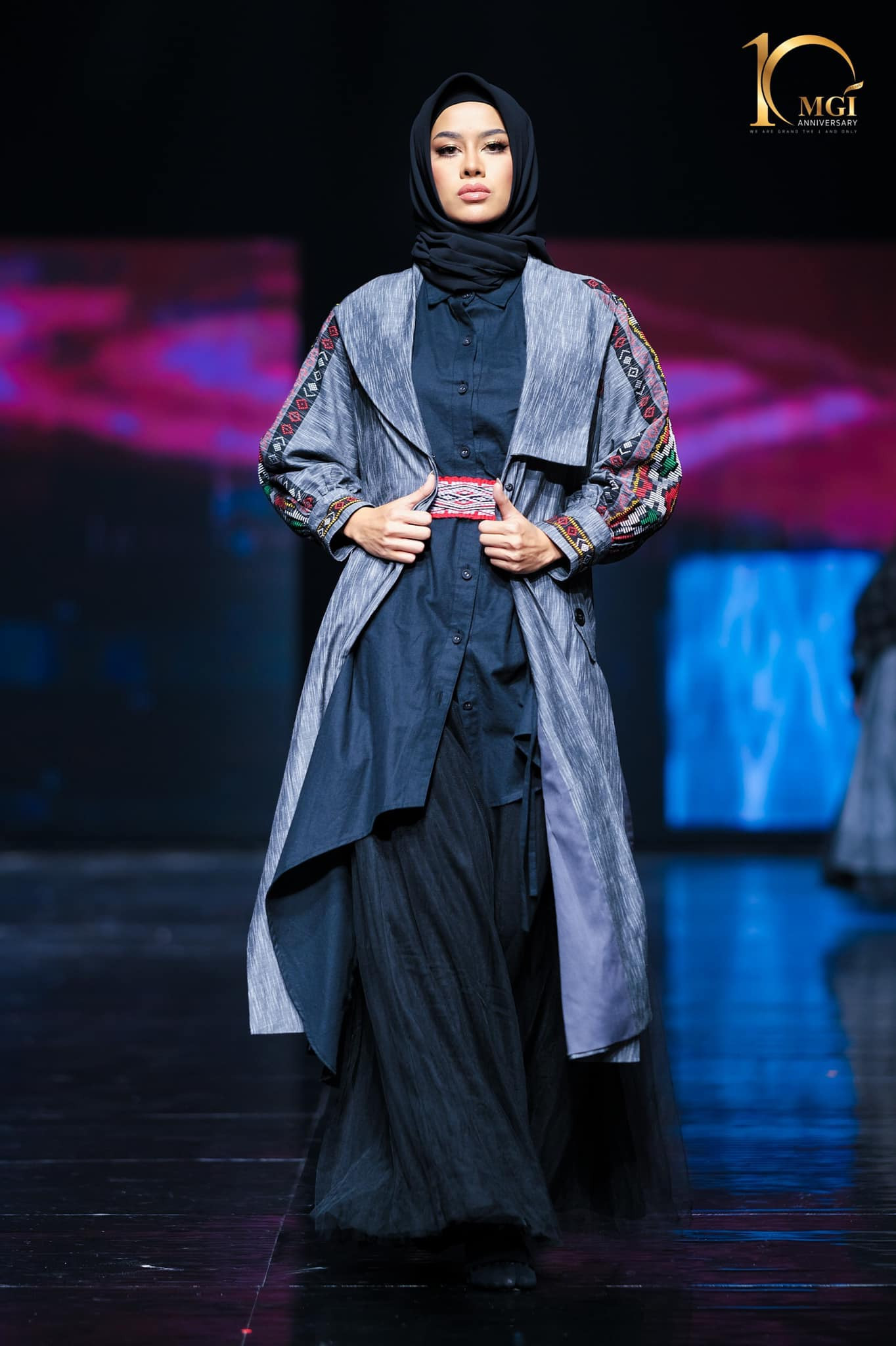 candidatas a miss grand international 2022 durante muslim fashion week. - Página 7 DHZYnS