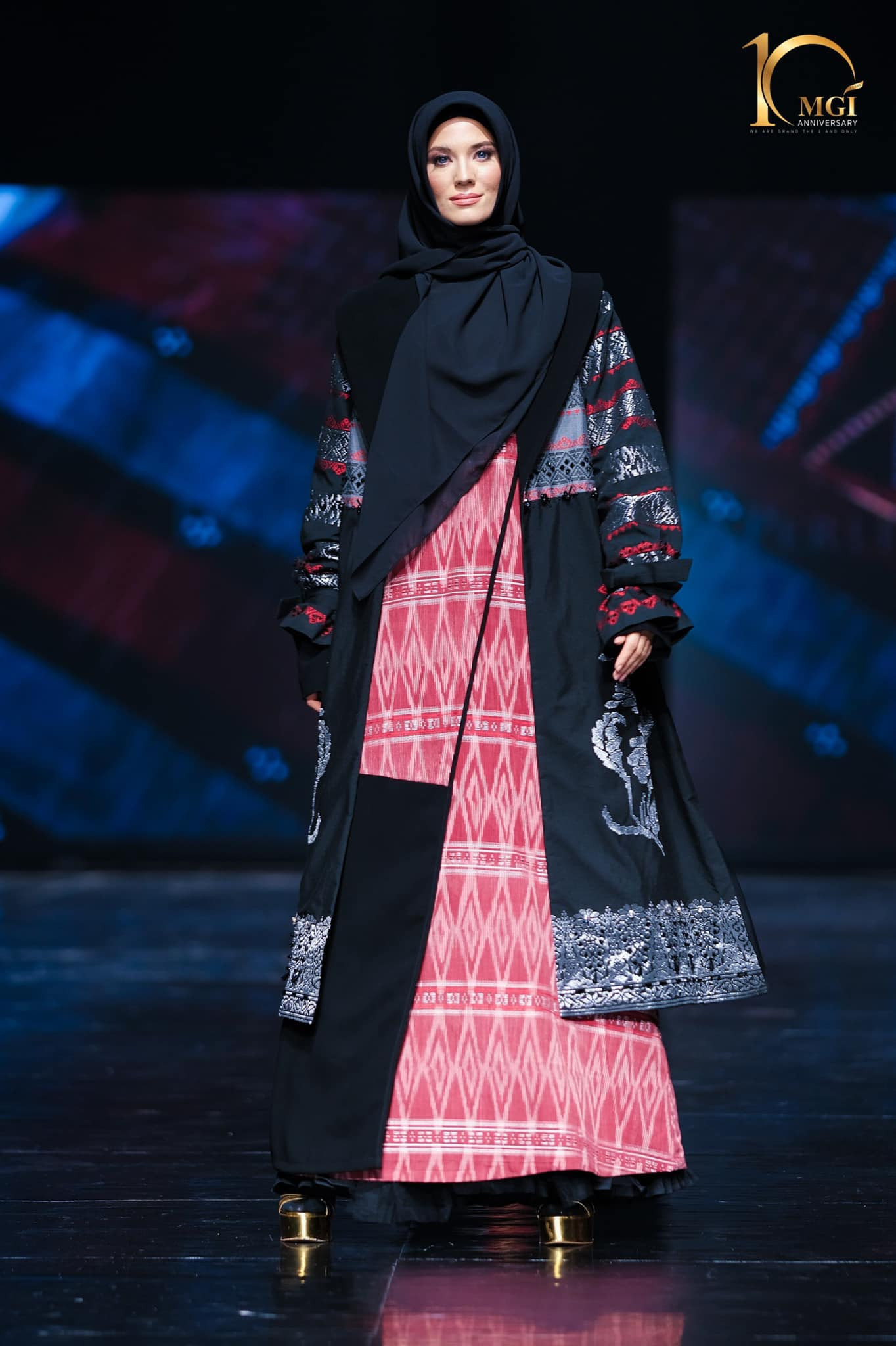 candidatas a miss grand international 2022 durante muslim fashion week. - Página 7 DHZkcg