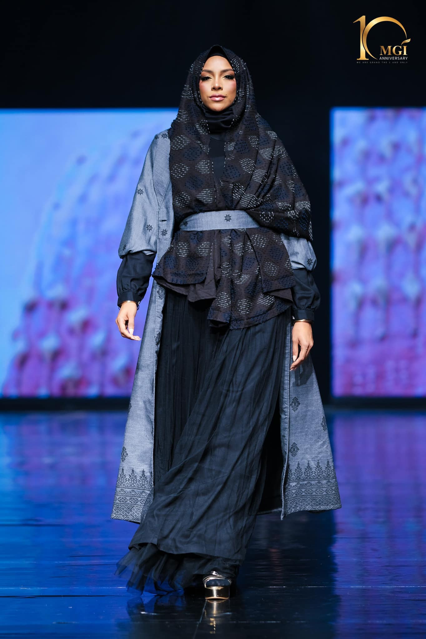 candidatas a miss grand international 2022 durante muslim fashion week. - Página 7 DHZu9f