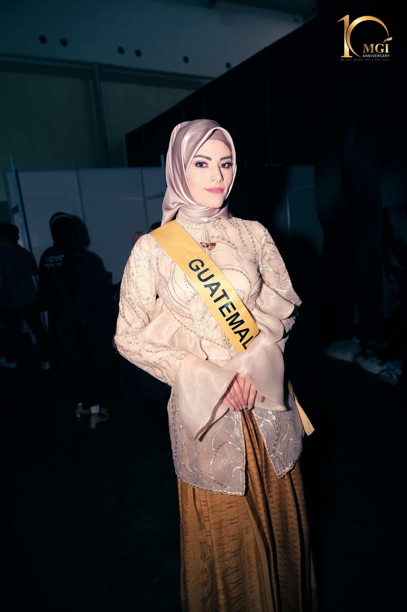 candidatas a miss grand international 2022 durante muslim fashion week. - Página 2 DHen4I