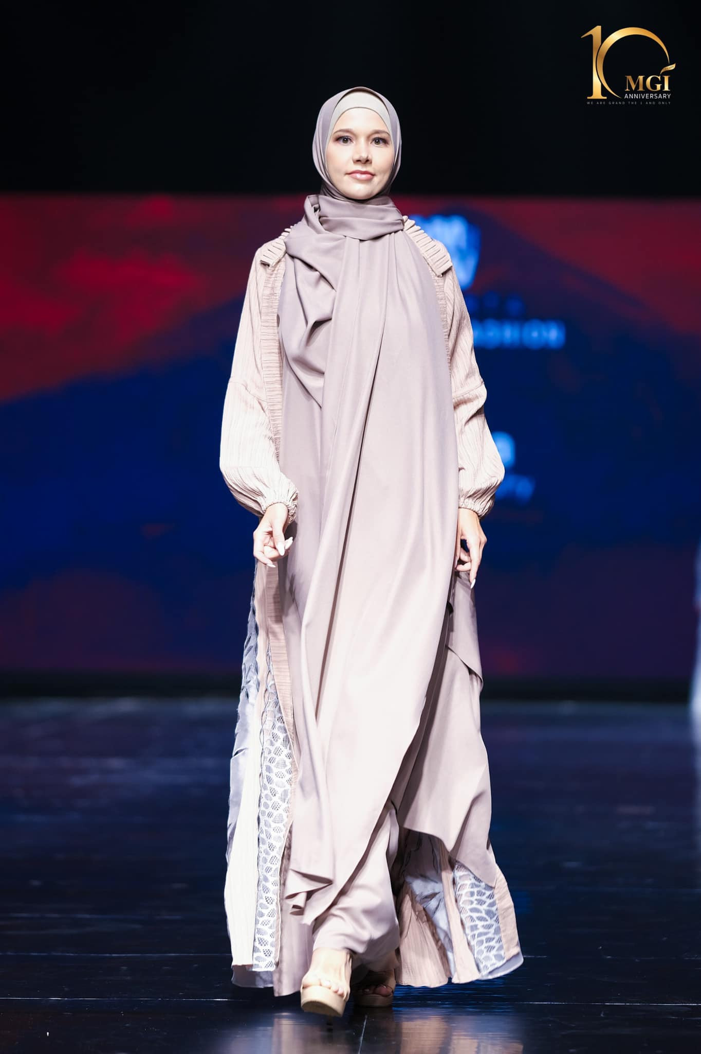 candidatas a miss grand international 2022 durante muslim fashion week. - Página 4 DHr6OP