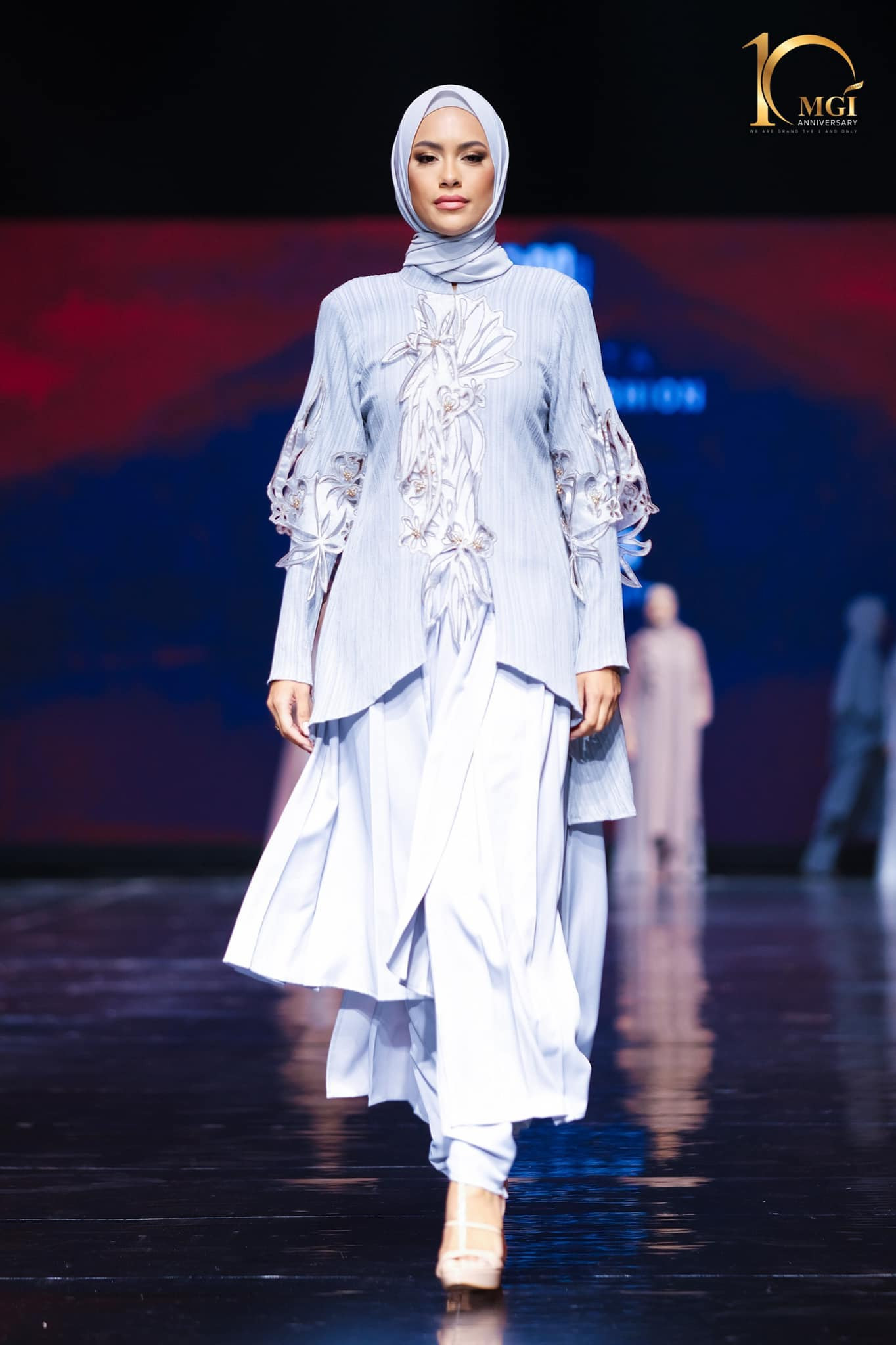 candidatas a miss grand international 2022 durante muslim fashion week. - Página 3 DHrCDF