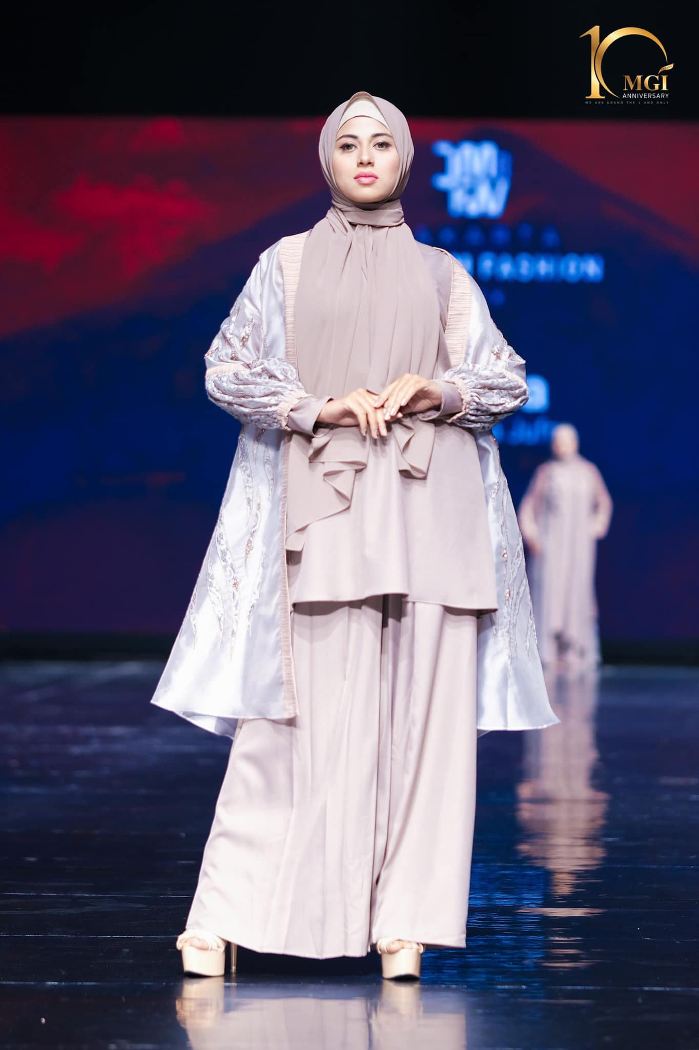 candidatas a miss grand international 2022 durante muslim fashion week. - Página 4 DHrjO7