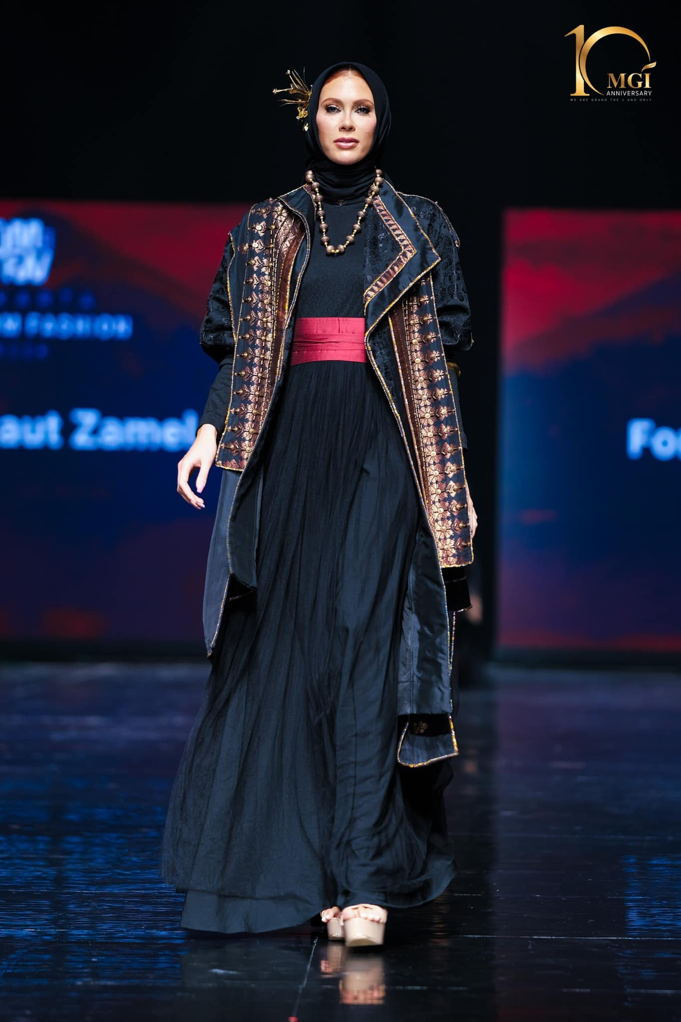 candidatas a miss grand international 2022 durante muslim fashion week. - Página 8 DHt1sI