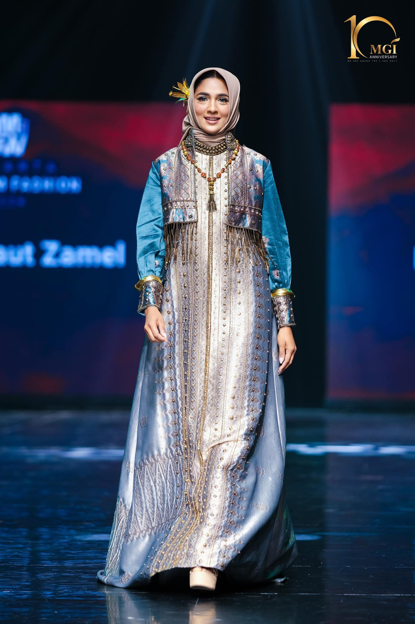 candidatas a miss grand international 2022 durante muslim fashion week. - Página 8 DHt3le
