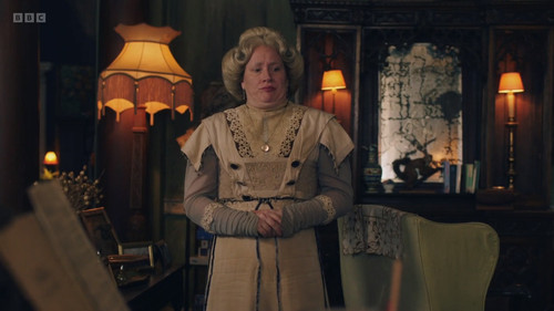 ghosts uk S4e3 thehardestword (391)